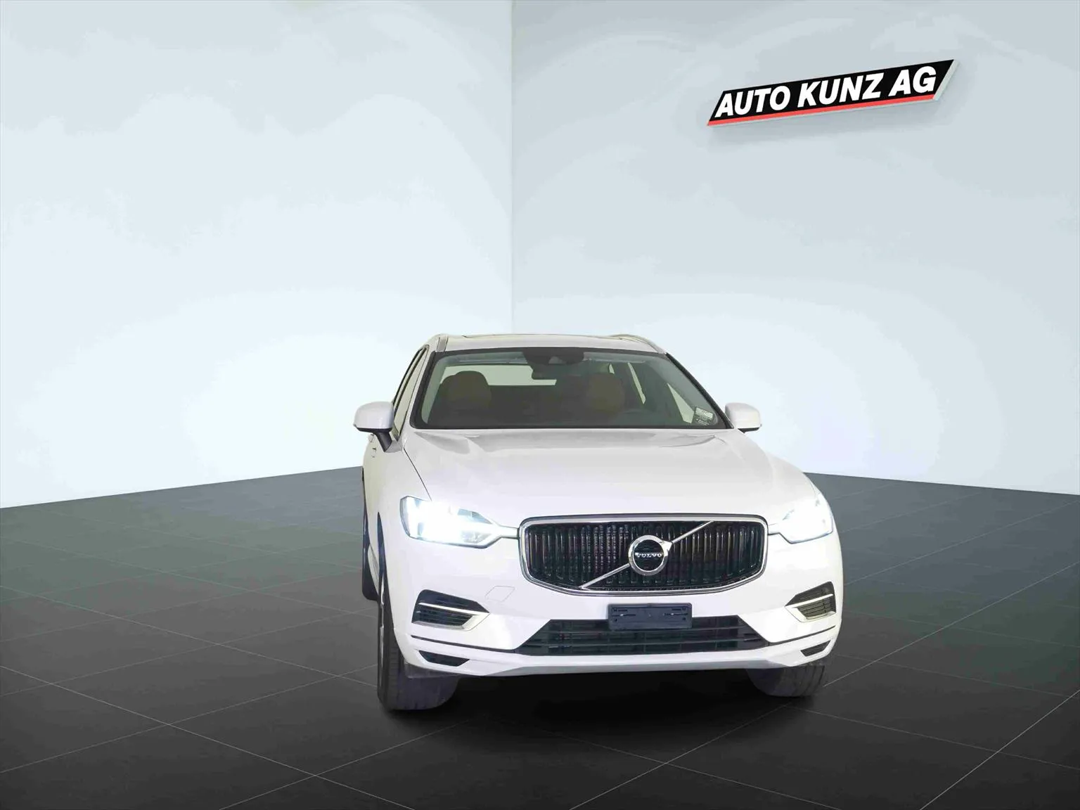 Volvo XC60 T8 eAWD Momentum  Image 3